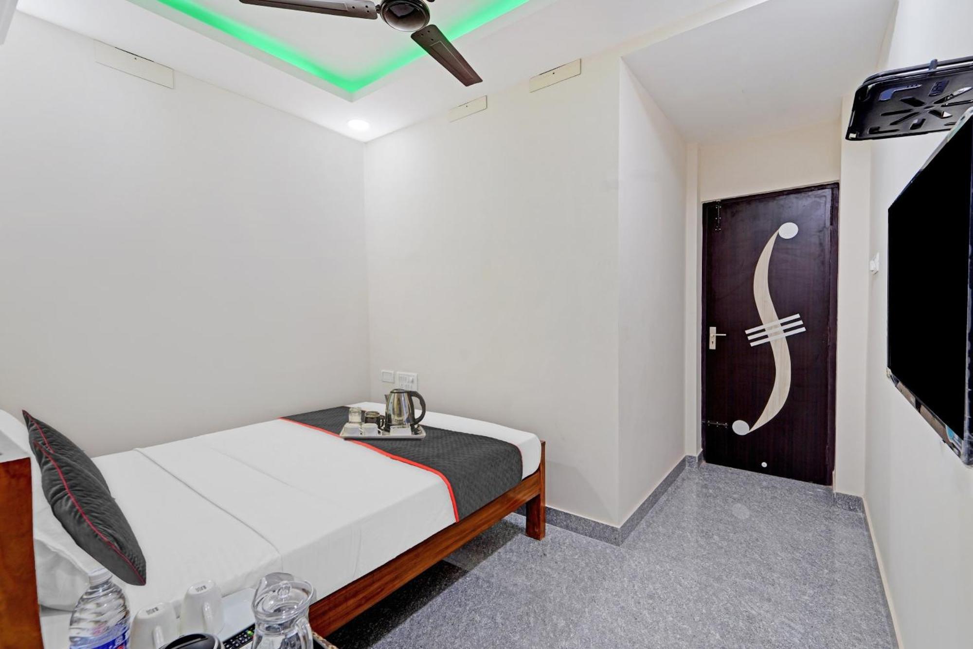 Super Townhouse 1096 Hotel Redfox Nungambakkam Near Apollo & Shankar Nethralaya Hospital Ченай Екстериор снимка