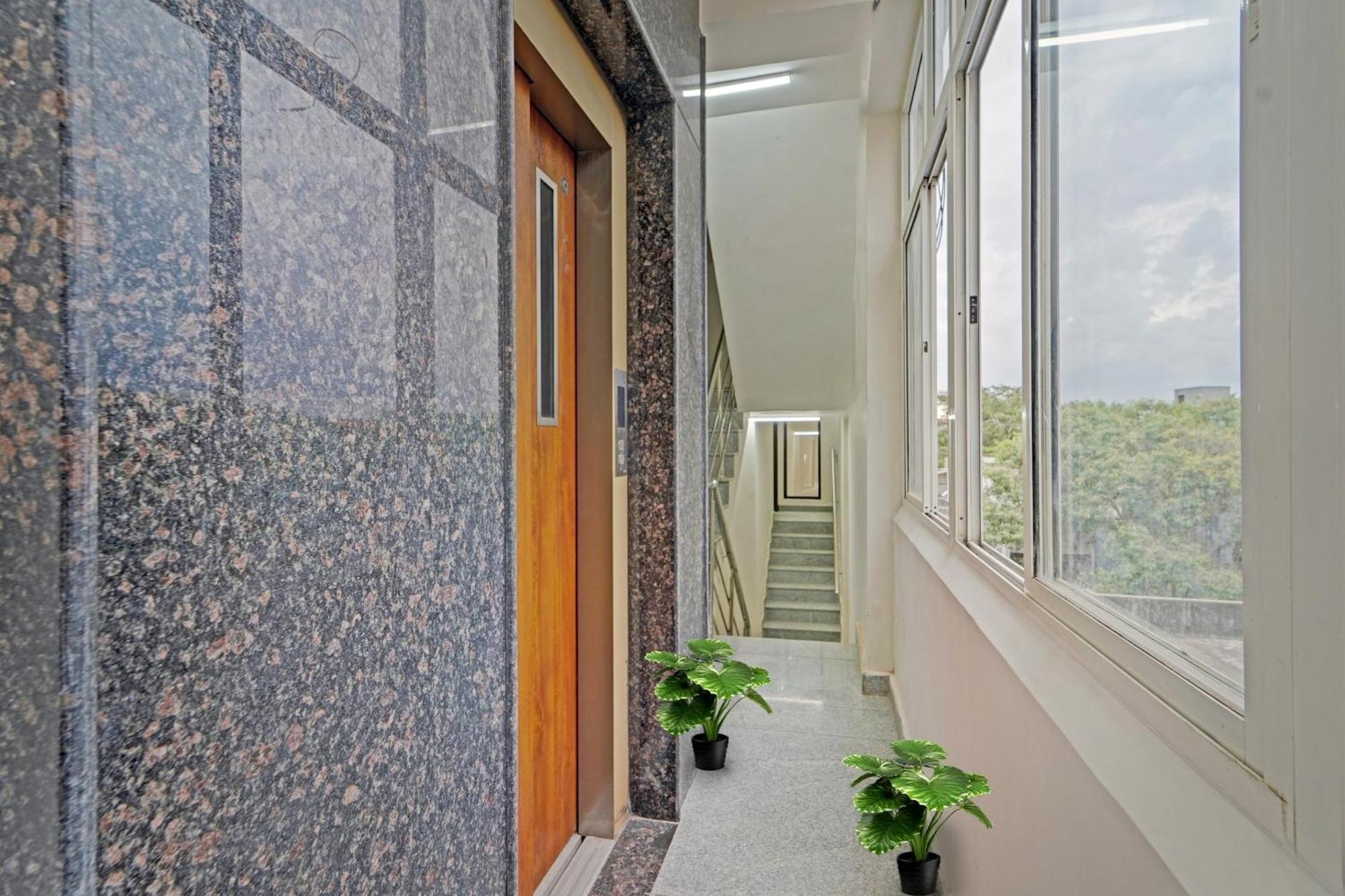 Super Townhouse 1096 Hotel Redfox Nungambakkam Near Apollo & Shankar Nethralaya Hospital Ченай Екстериор снимка